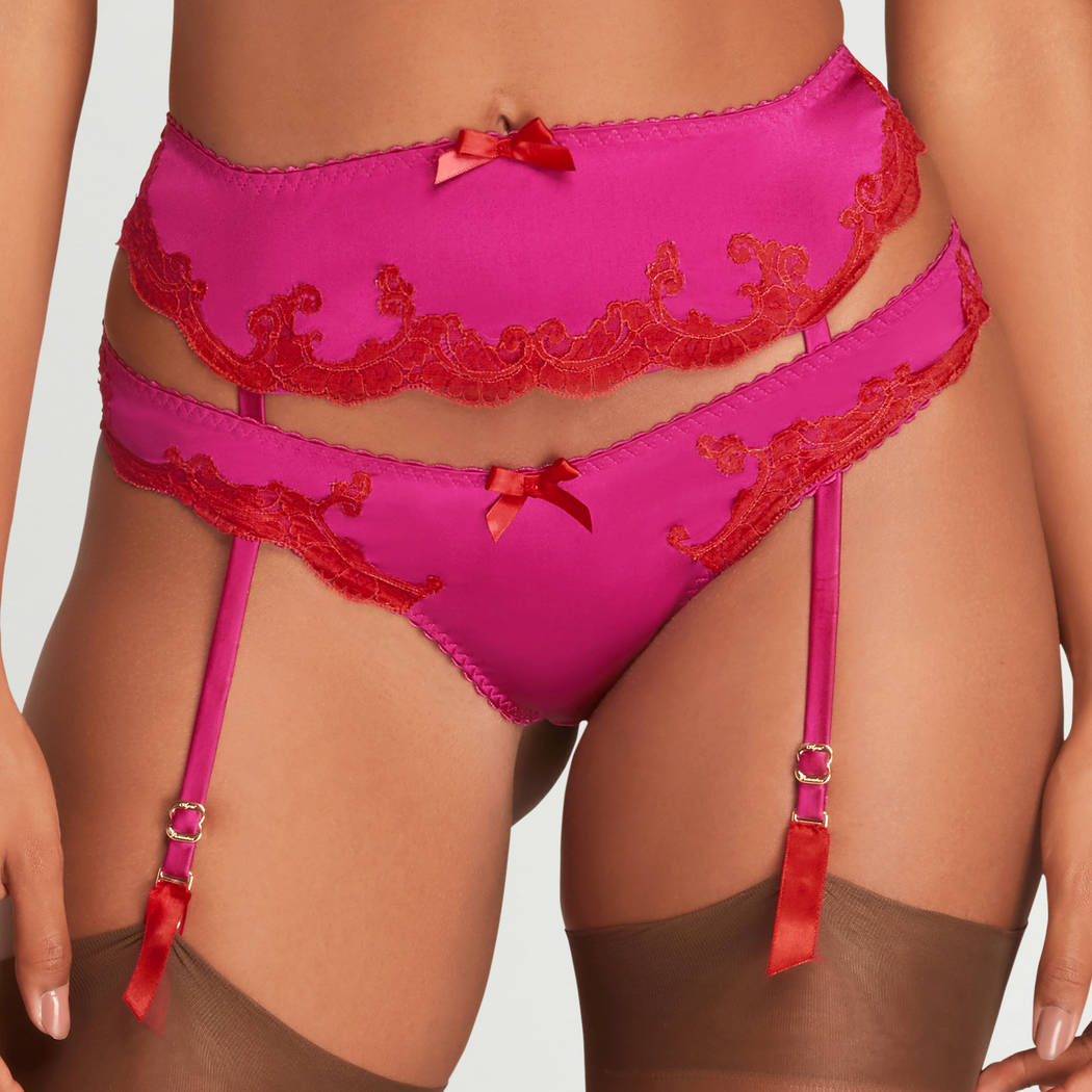 garter belt agent provocateur Dominante Lesbe zeigt dir, wie ihre Finger besser befriedigen main image 1