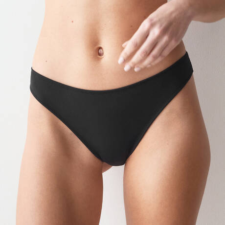 TRIUMPH String Pretty Modal Noir