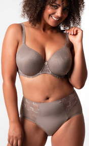 Chantelle Intrigue