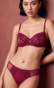 Chantelle X Scarlet Cassis