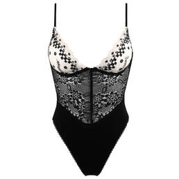 NETTE ROSE body Oakley